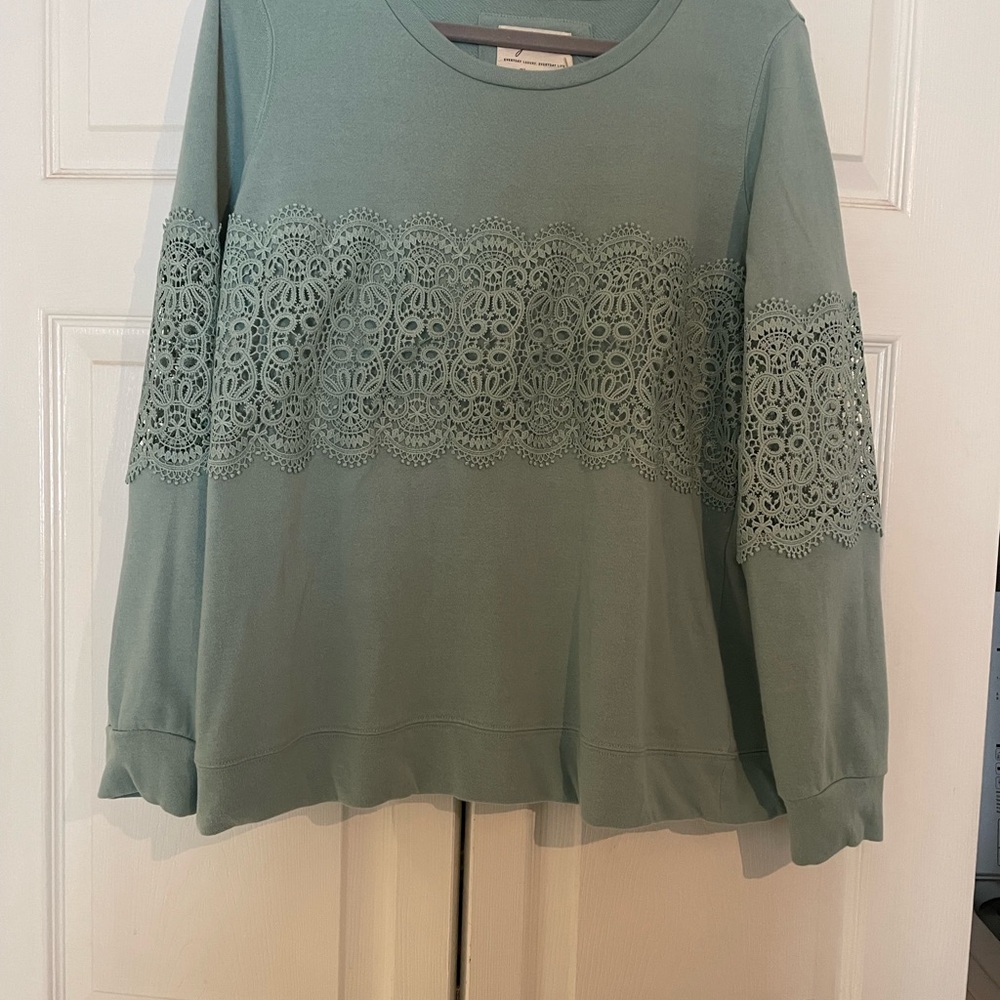 Evy’s Tree Lily lace light weight sweatshirt in Aqua seafoam size XL